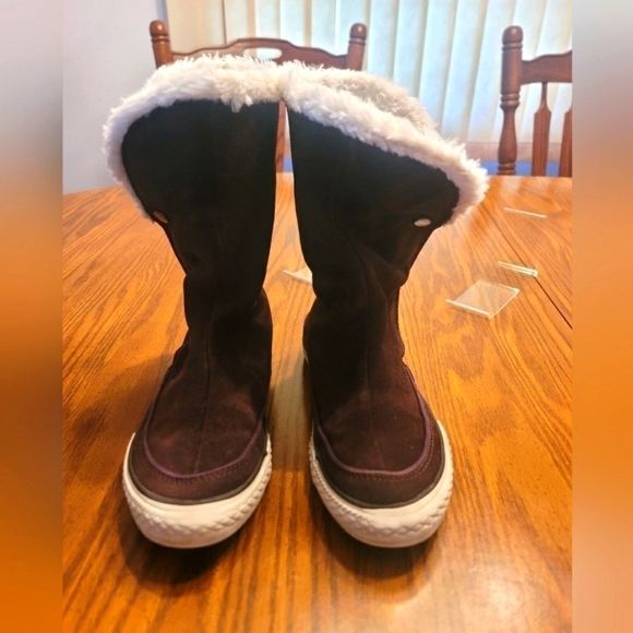 Converse Andover white fur lined boots. - Picture 3 of 8